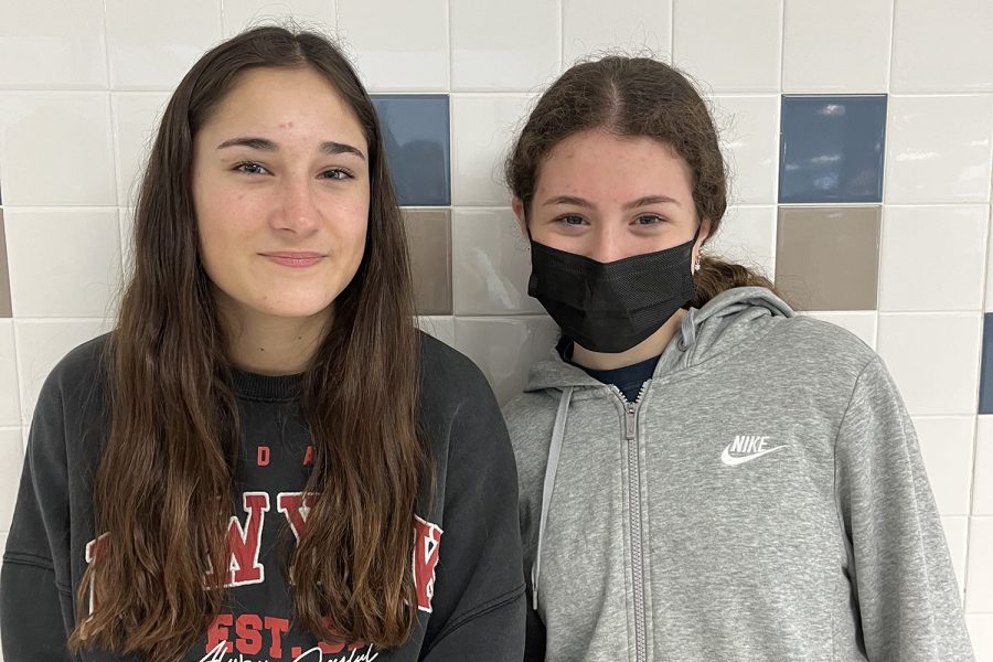 To mask or not to mask, that is the question.  Students vary in their responses.